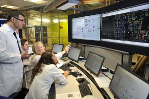 Imperial College Business School hosts clients in the carbon capture facility on the Kensington Campus as they are shown around and then given a simulation exercise // Image: fergusburnett.com